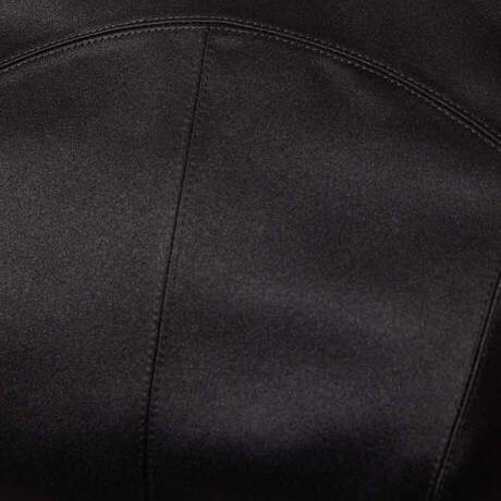214894770_blk_cu.jpg