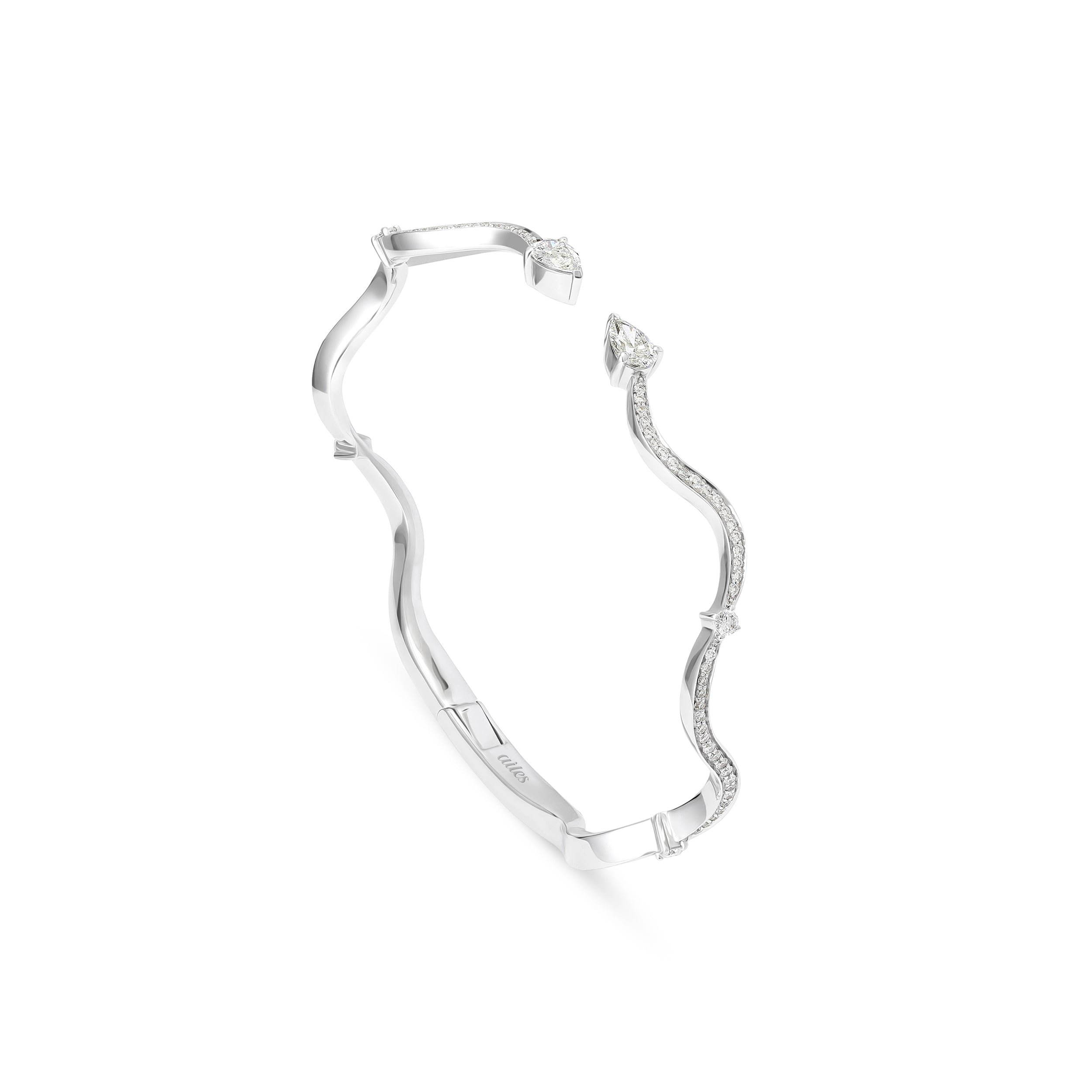 The Small Pear Wave Bangle