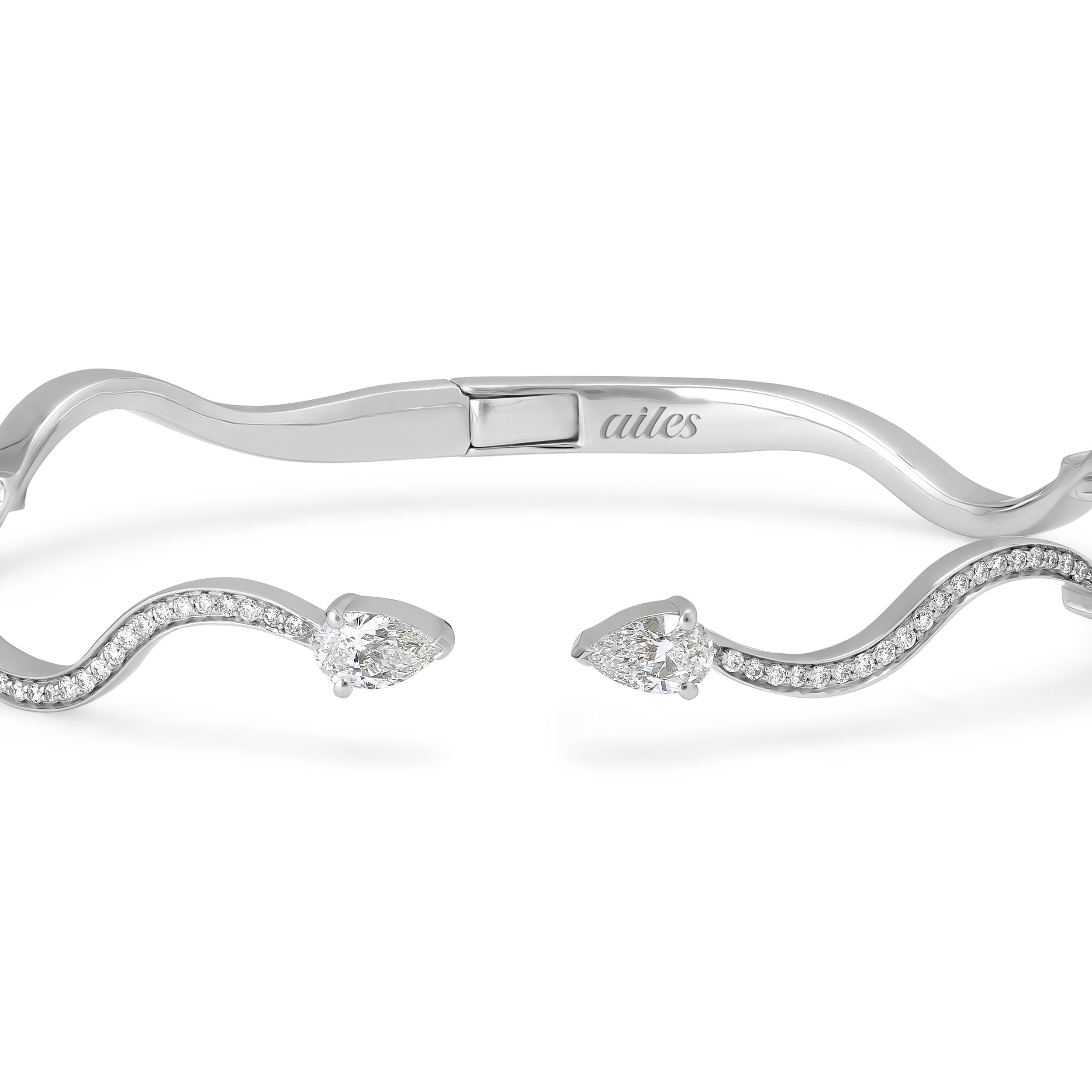 The Small Pear Wave Bangle