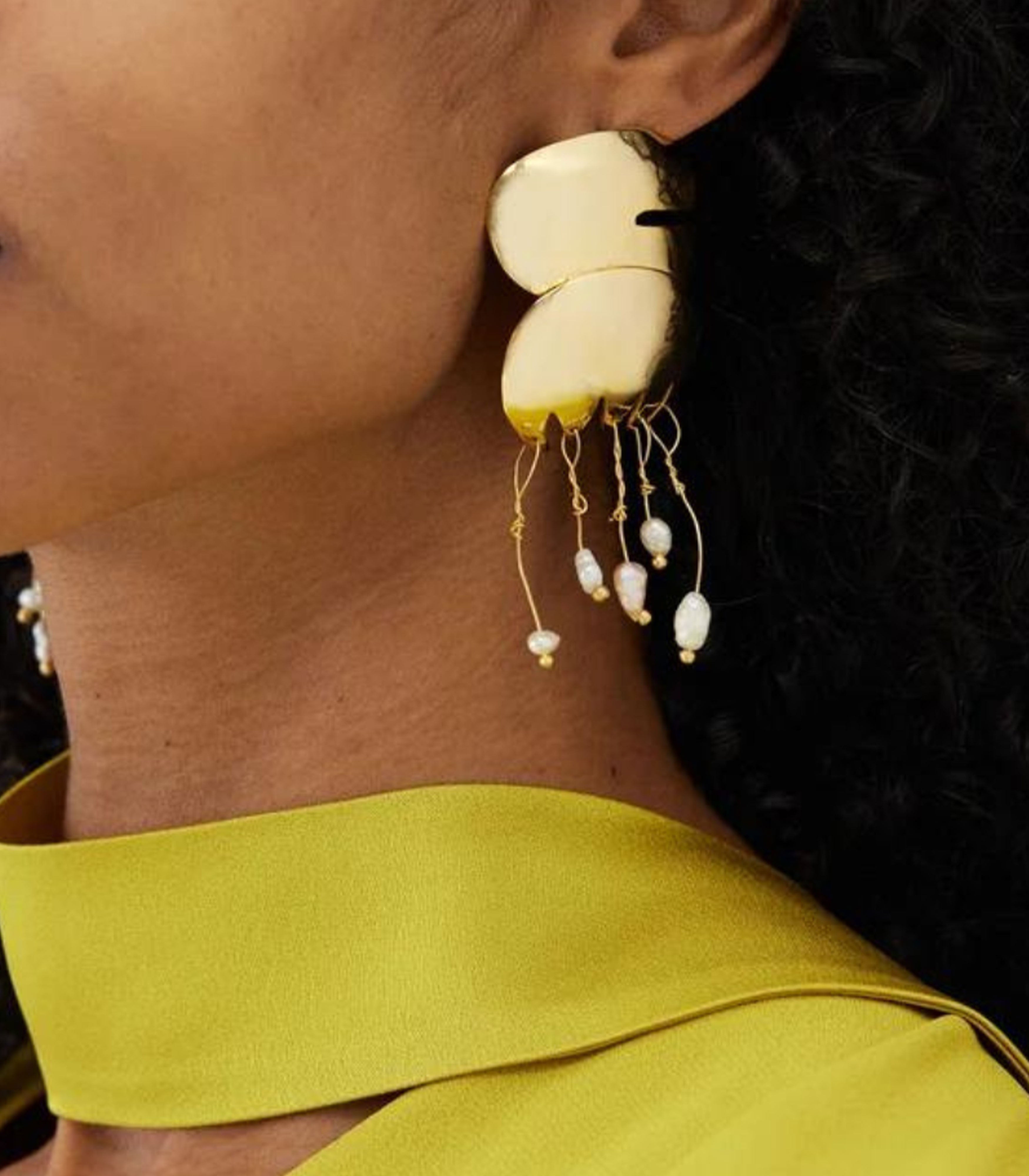 Dangling Pearls Earrings