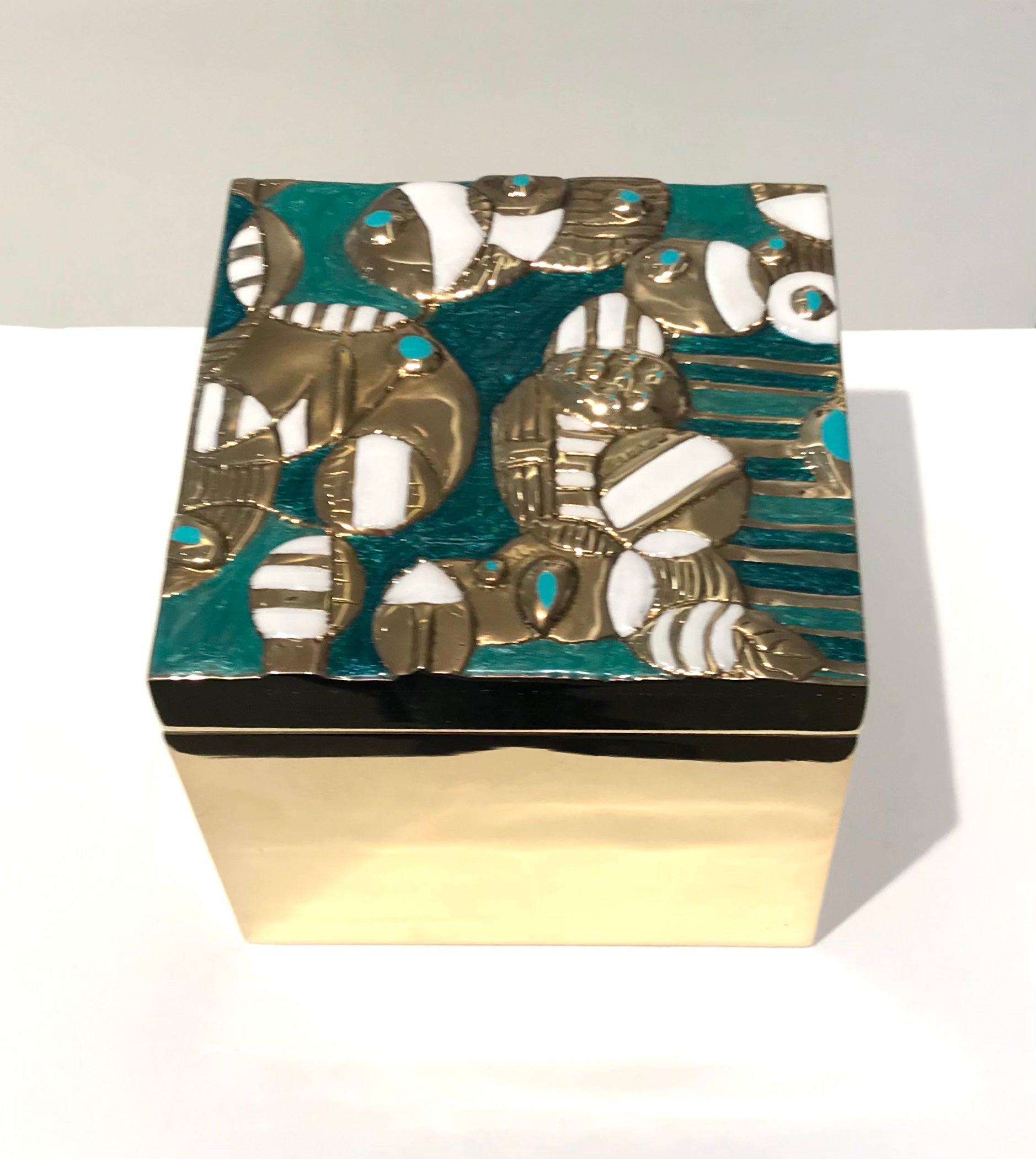 Box Zoom 1 - Enamel